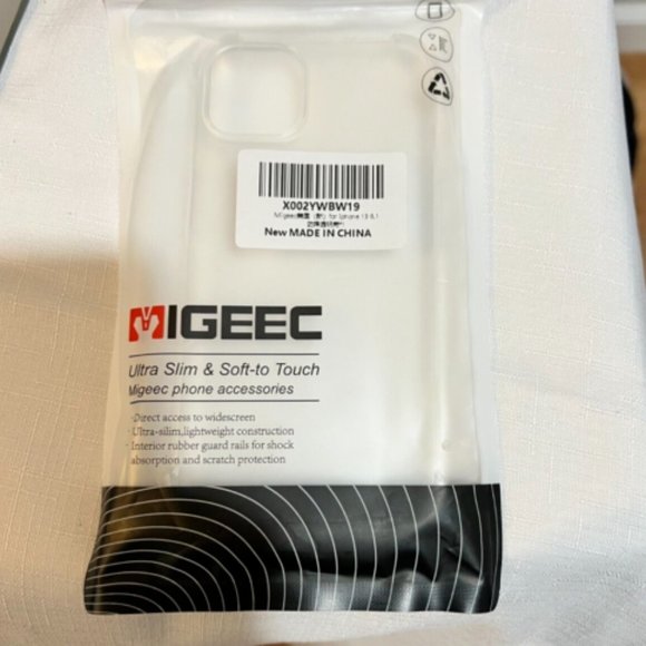 Brand New Ultra Slim and Soft iPhone 13 Case Clea - Picture 1 of 3